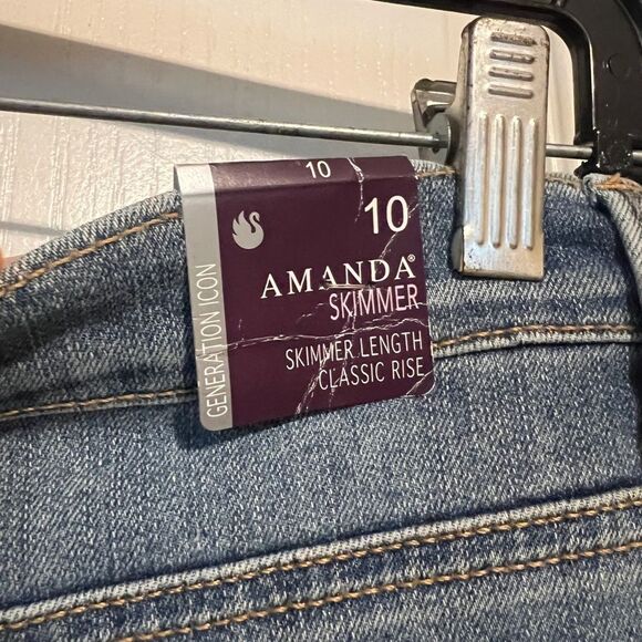 Relaxed capri Jeans with Classic Medium Wash - Picture 3 of 5